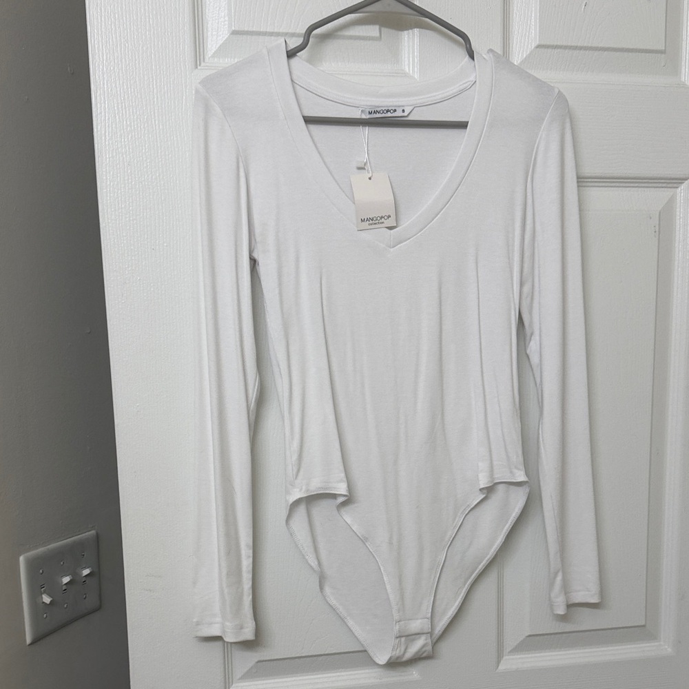 NWT MANGOPOP White Long-Sleeve V-Neck Bodysuit